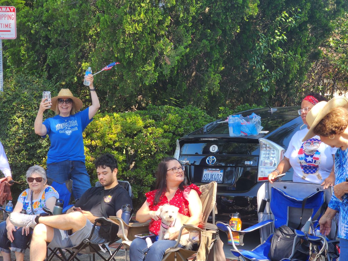 Parade Watchers Proud Huskie Mom 2024